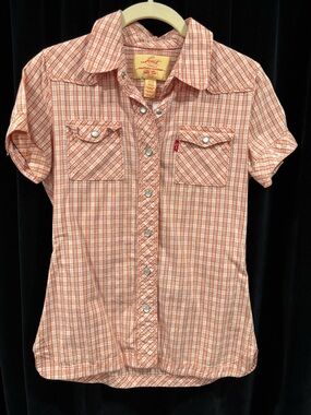 Levi’s Button Up Top
